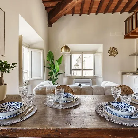 Ad Rondinelli, Apartment *
