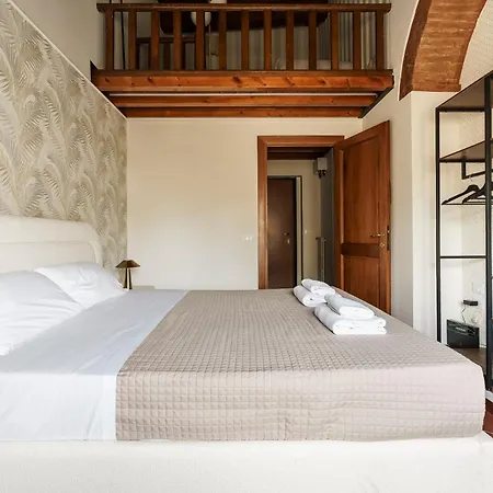 Ad Rondinelli, Apartment *