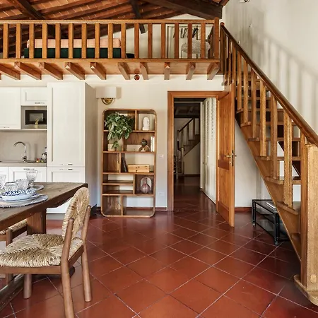 Ad Rondinelli, Apartament