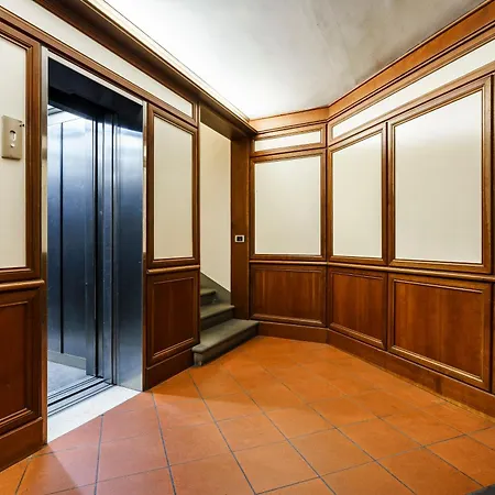 Ad Rondinelli, Apartament