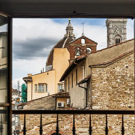 Ad Rondinelli, Appartamento Firenze
